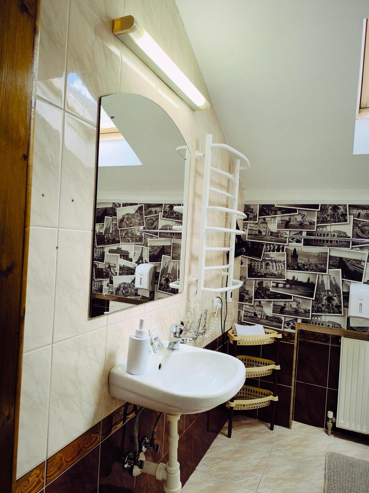 Hotel Delfin Mukačevo Exteriér fotografie