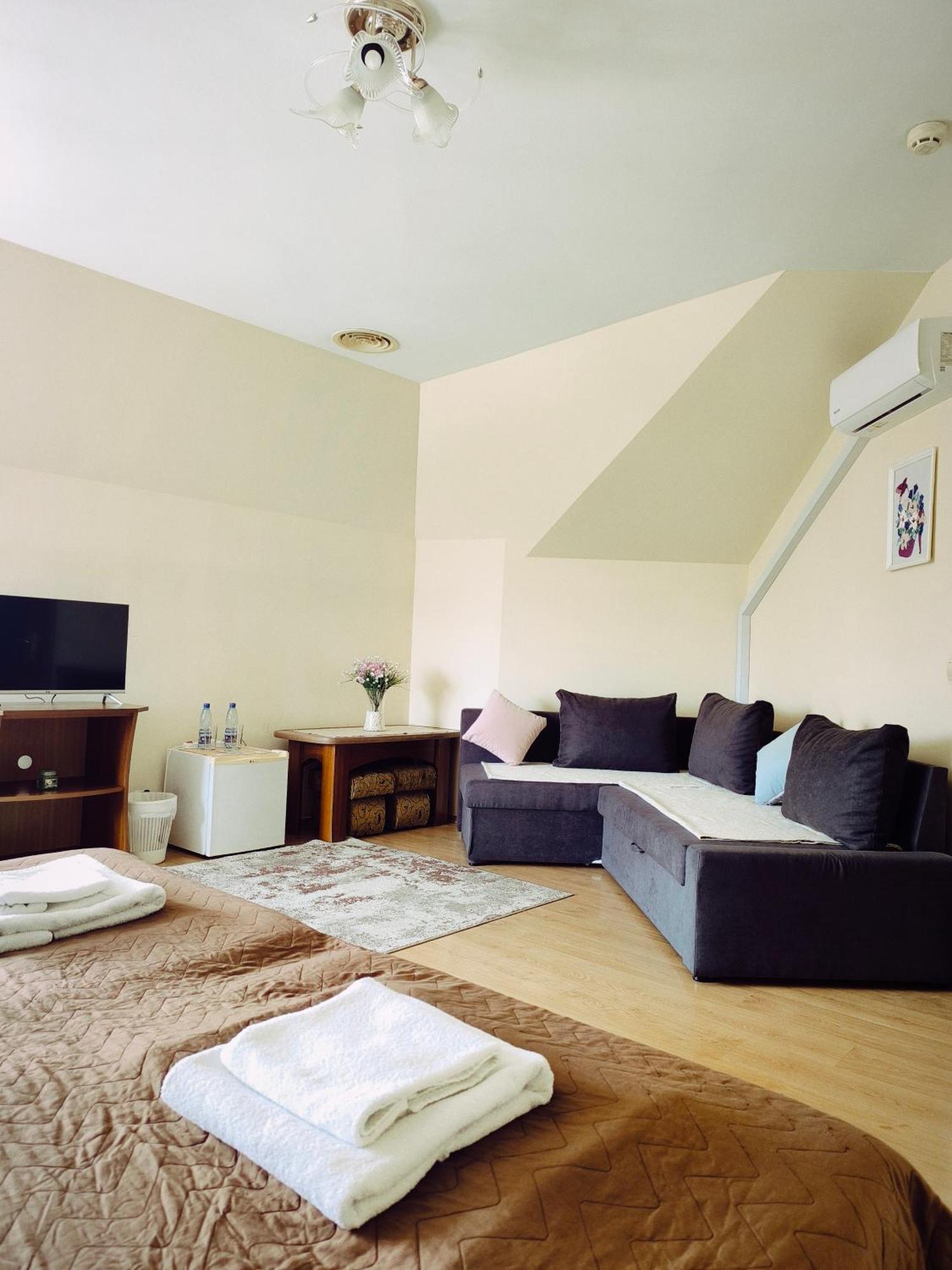 Hotel Delfin Mukačevo Exteriér fotografie
