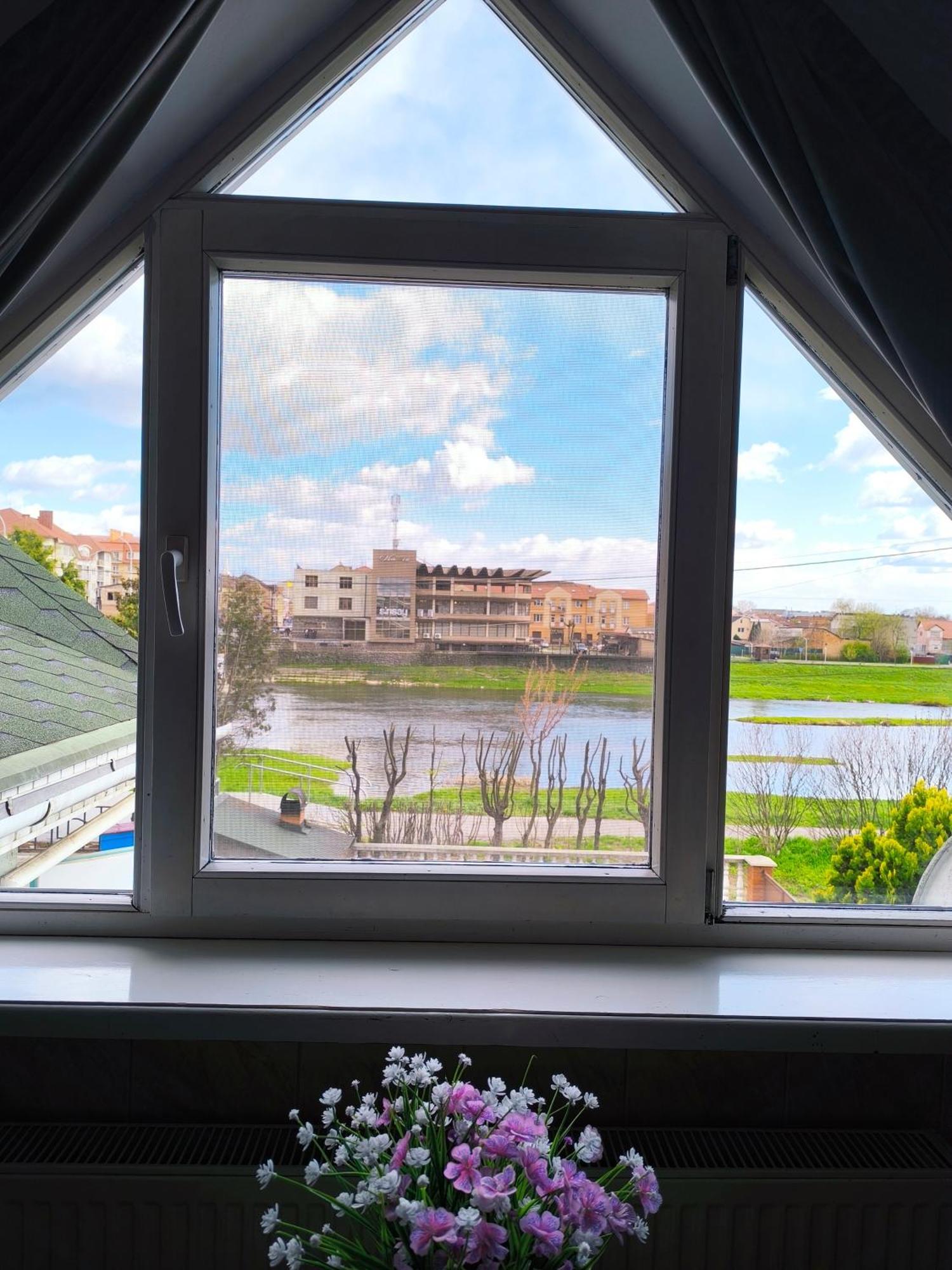 Hotel Delfin Mukačevo Pokoj fotografie