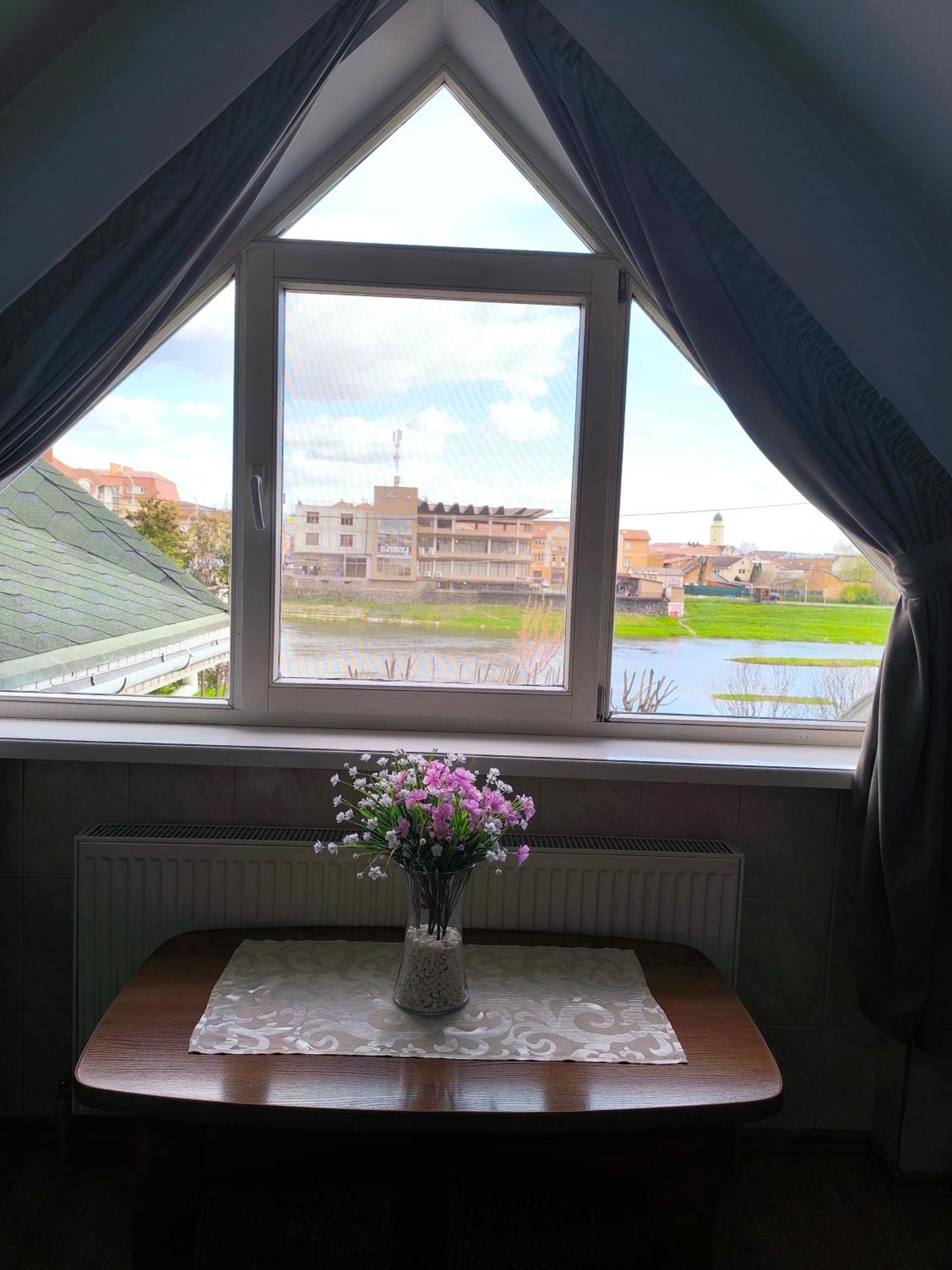 Hotel Delfin Mukačevo Pokoj fotografie